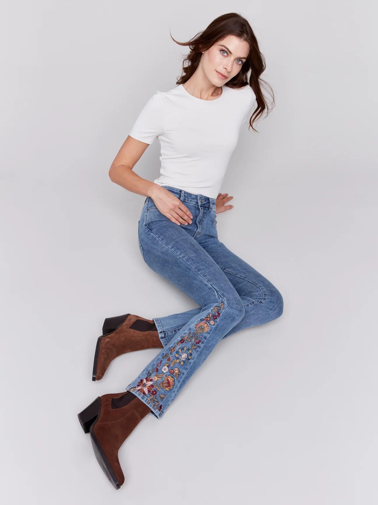 Bleu Moyen Floral Embroidery Jeans